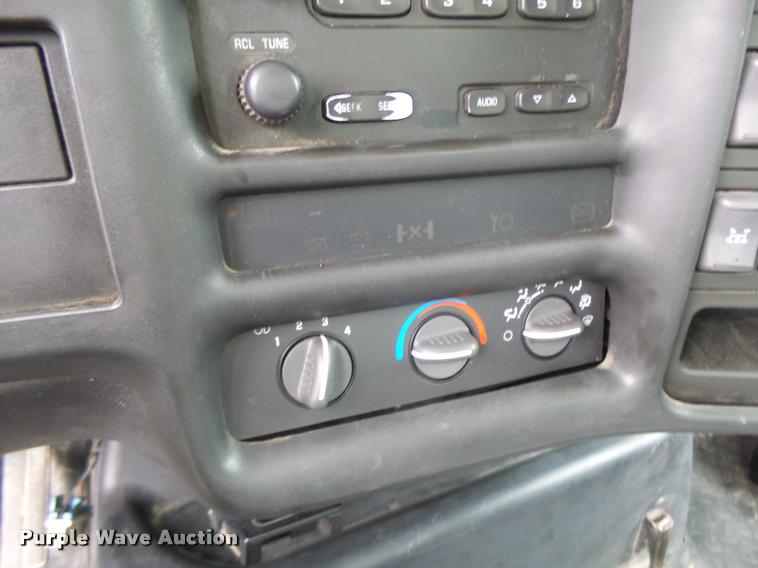 image for item DB1336 2007 GMC C7500 truck cab and chassis