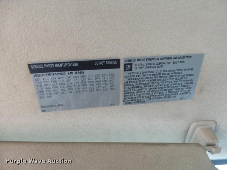 image for item DB1336 2007 GMC C7500 truck cab and chassis