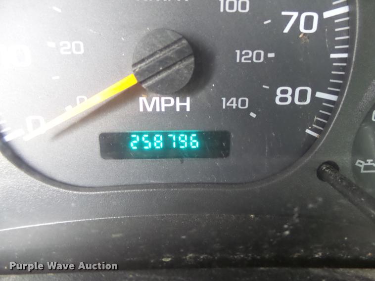 image for item DB1336 2007 GMC C7500 truck cab and chassis