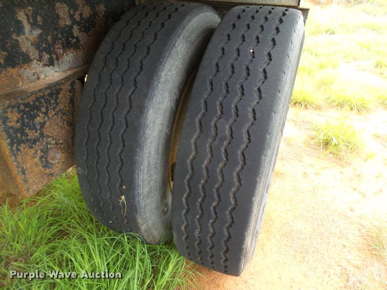 image for item DB2587 1995 Fontaine LFTW-5 flatbed trailer