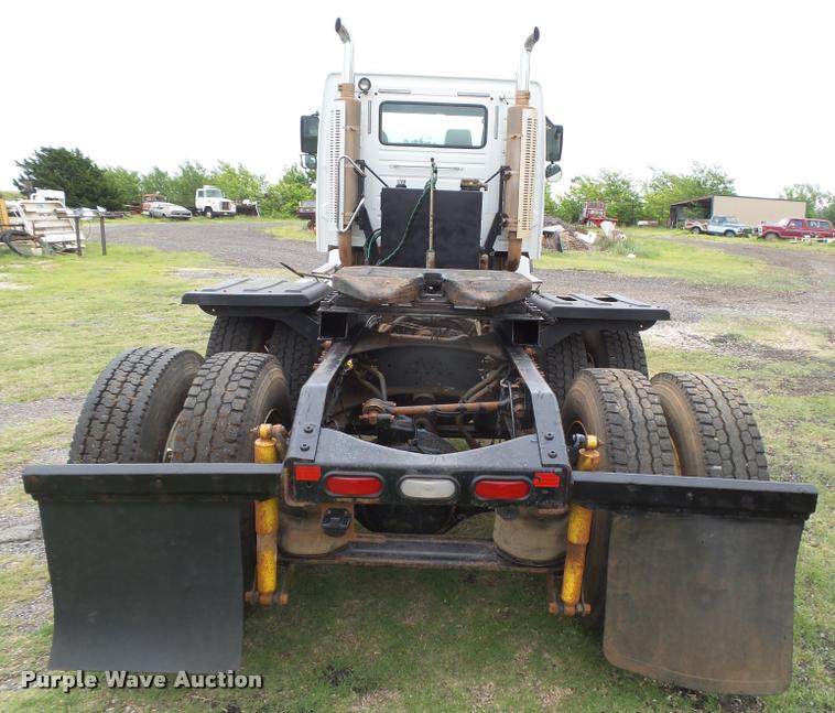 image for item DB2590 2008 Volvo VHD semi truck