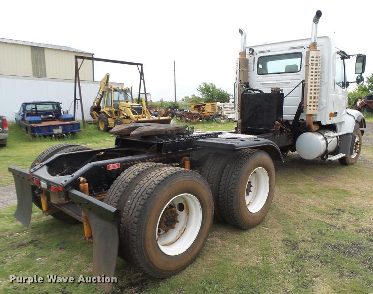 image for item DB2590 2008 Volvo VHD semi truck