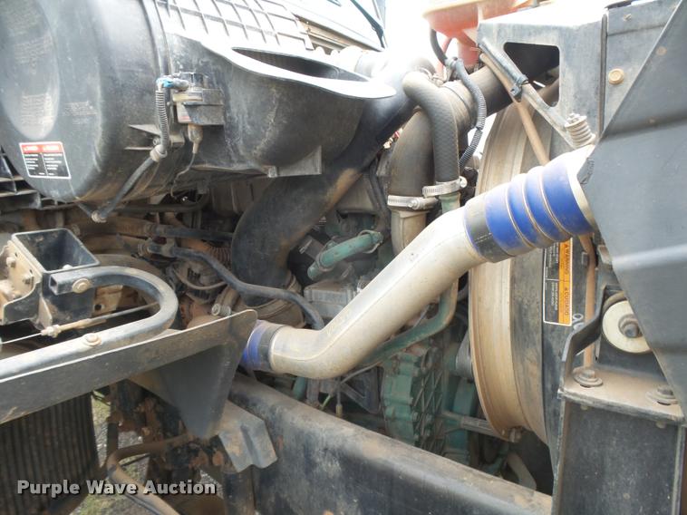 image for item DB2590 2008 Volvo VHD semi truck