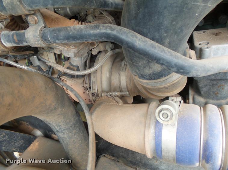 image for item DB2590 2008 Volvo VHD semi truck
