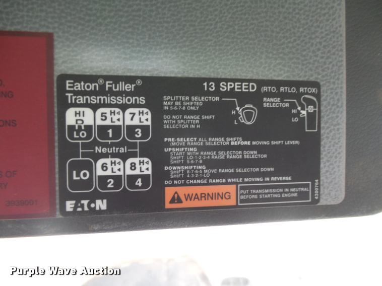 image for item DB2590 2008 Volvo VHD semi truck