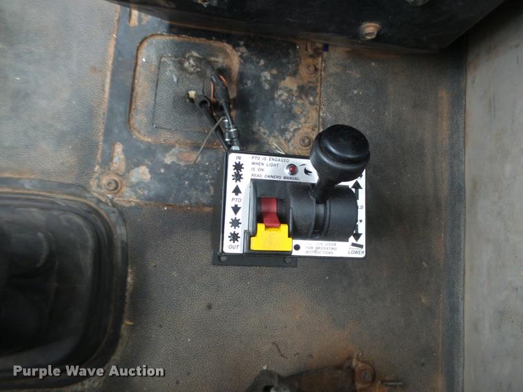 image for item DB2590 2008 Volvo VHD semi truck