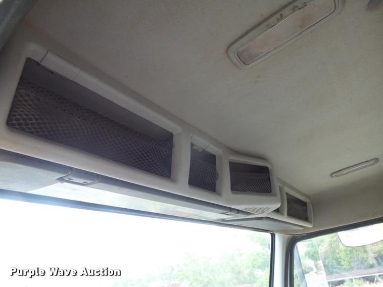 image for item DB2590 2008 Volvo VHD semi truck