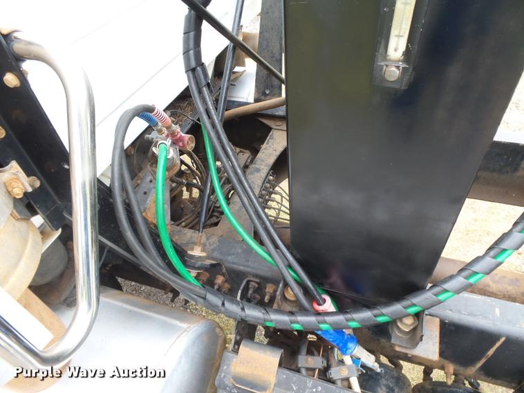 image for item DB2590 2008 Volvo VHD semi truck