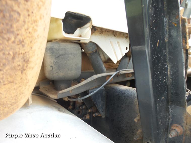 image for item DB2590 2008 Volvo VHD semi truck