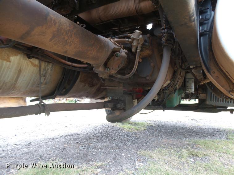 image for item DB2590 2008 Volvo VHD semi truck