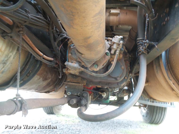 image for item DB2590 2008 Volvo VHD semi truck