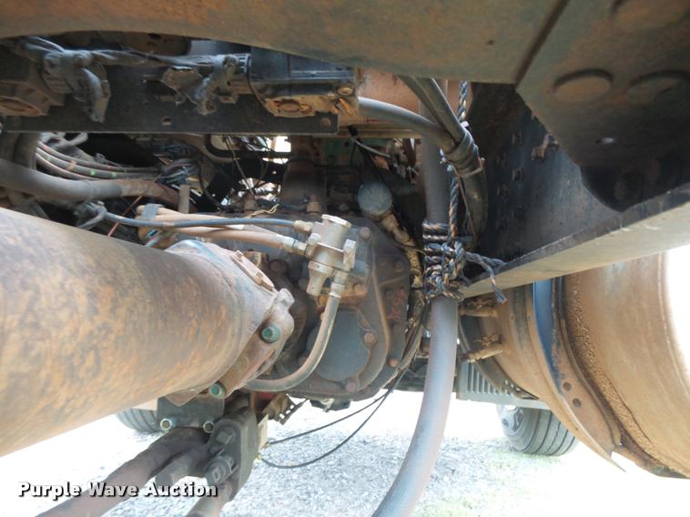 image for item DB2590 2008 Volvo VHD semi truck