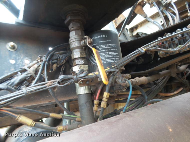 image for item DB2590 2008 Volvo VHD semi truck