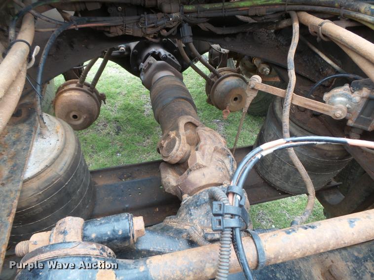 image for item DB2590 2008 Volvo VHD semi truck