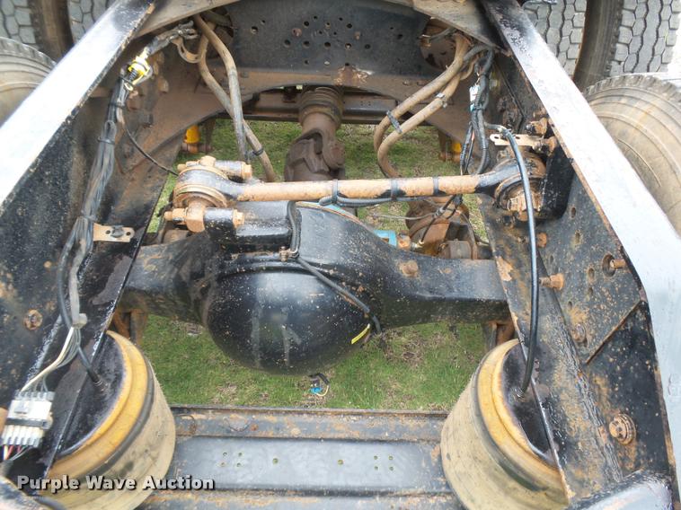 image for item DB2590 2008 Volvo VHD semi truck