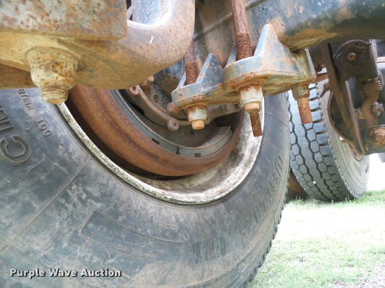 image for item DB2590 2008 Volvo VHD semi truck