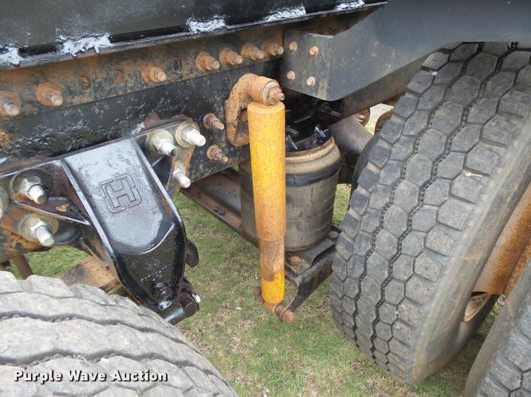 image for item DB2590 2008 Volvo VHD semi truck