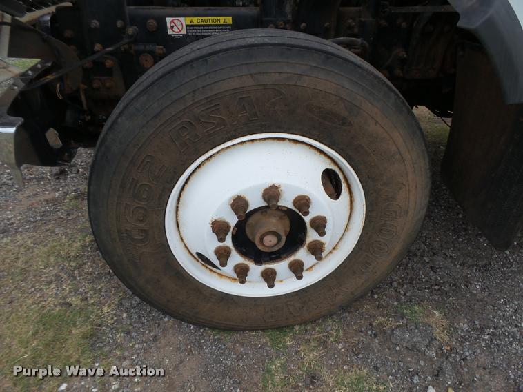 image for item DB2590 2008 Volvo VHD semi truck