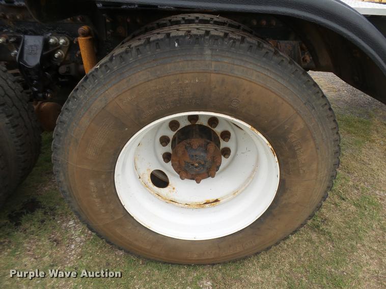 image for item DB2590 2008 Volvo VHD semi truck