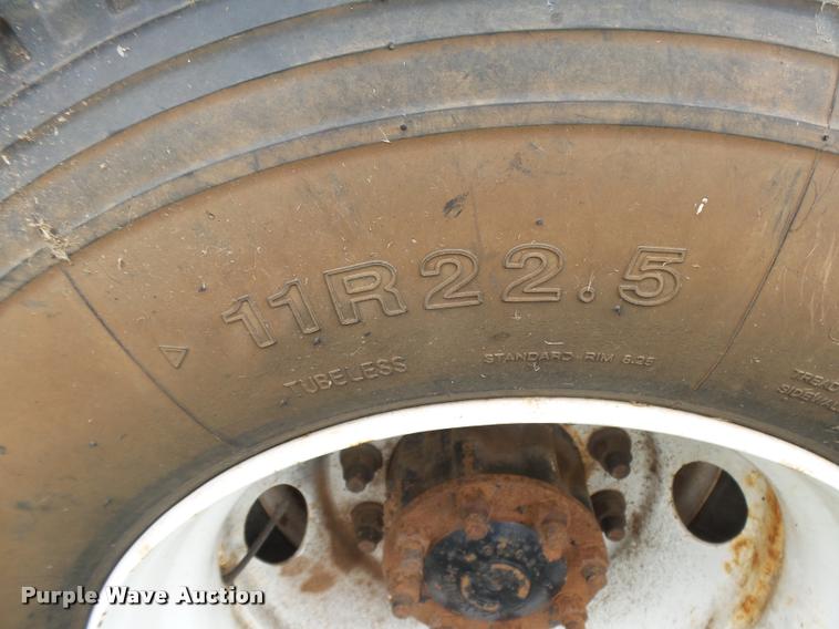 image for item DB2590 2008 Volvo VHD semi truck