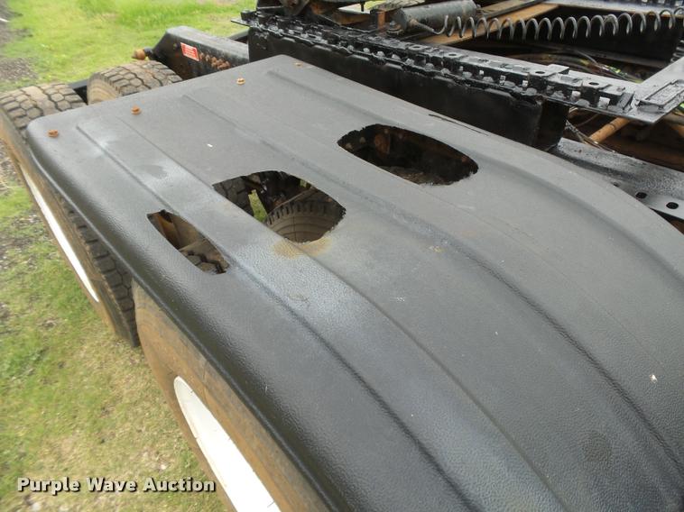 image for item DB2590 2008 Volvo VHD semi truck