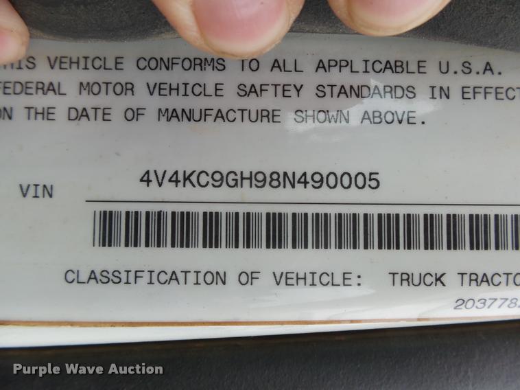 image for item DB2590 2008 Volvo VHD semi truck