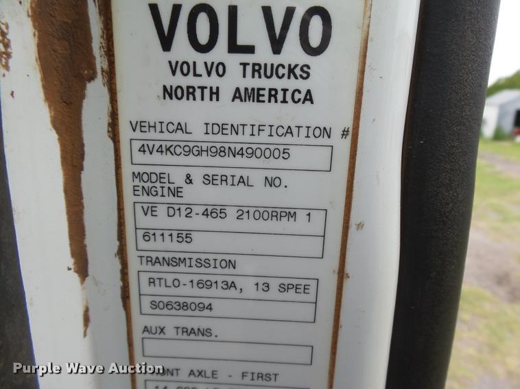 image for item DB2590 2008 Volvo VHD semi truck