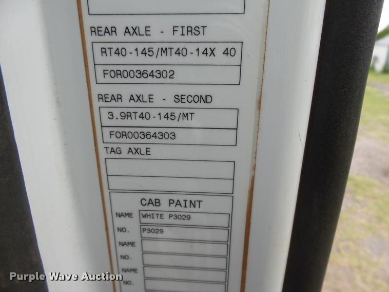 image for item DB2590 2008 Volvo VHD semi truck