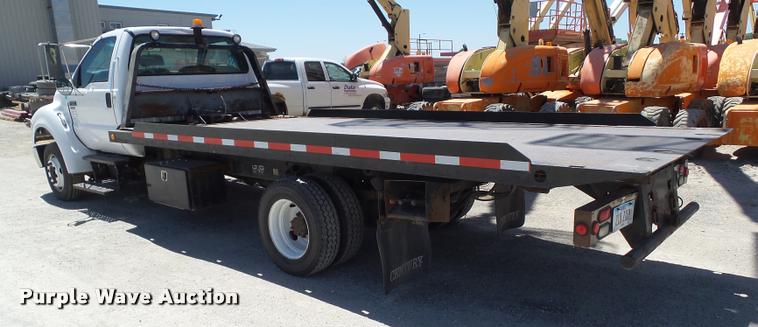 image for item DH9336 2005 Ford F650 Super Duty rollback truck