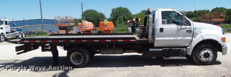image for item DH9336 2005 Ford F650 Super Duty rollback truck