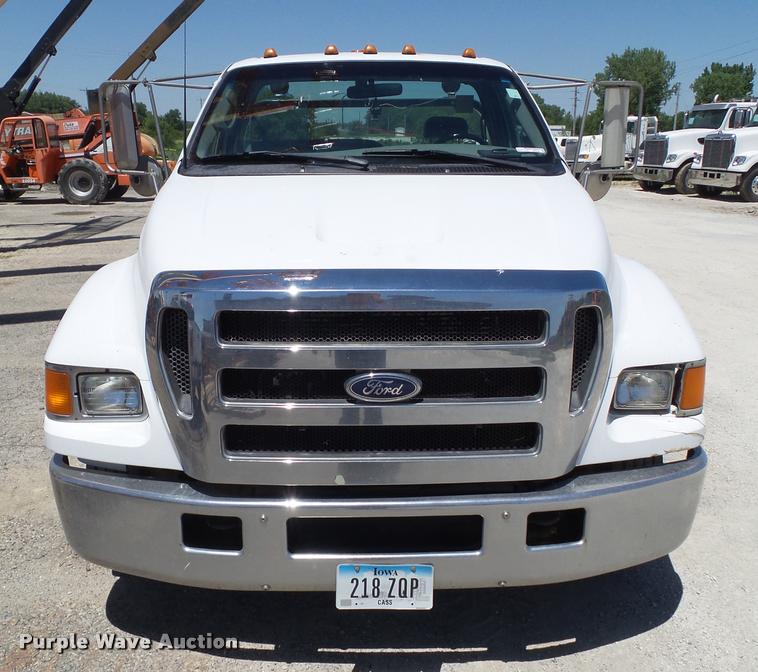 image for item DH9336 2005 Ford F650 Super Duty rollback truck