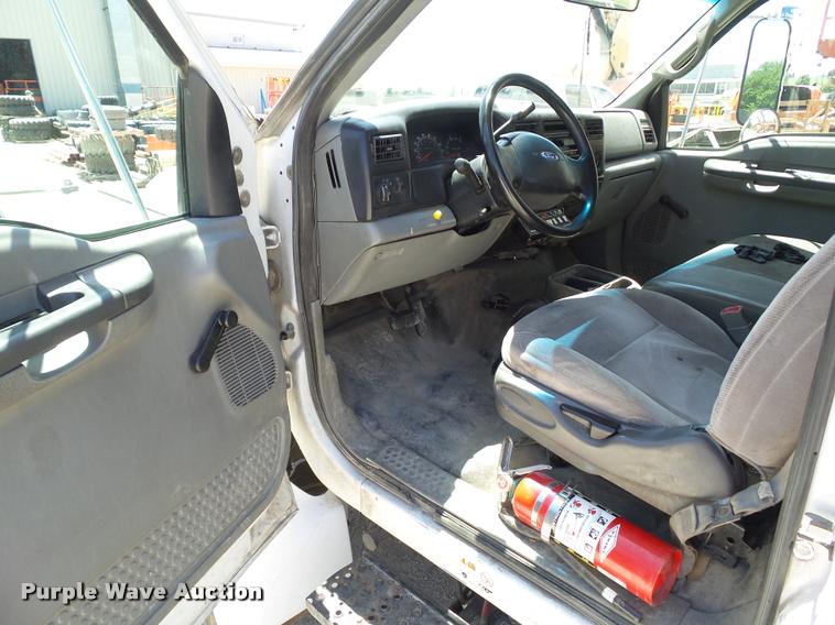 image for item DH9336 2005 Ford F650 Super Duty rollback truck