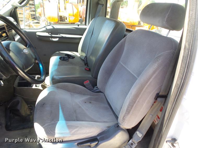 image for item DH9336 2005 Ford F650 Super Duty rollback truck