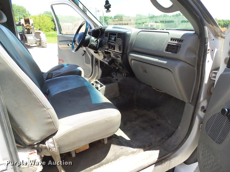 image for item DH9336 2005 Ford F650 Super Duty rollback truck