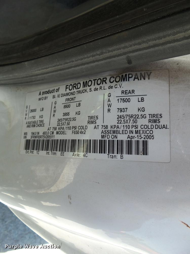 image for item DH9336 2005 Ford F650 Super Duty rollback truck