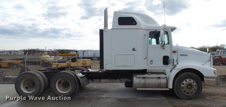 image for item DH9619 1999 International 9200 semi truck