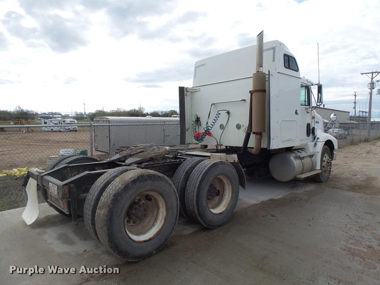 image for item DH9619 1999 International 9200 semi truck