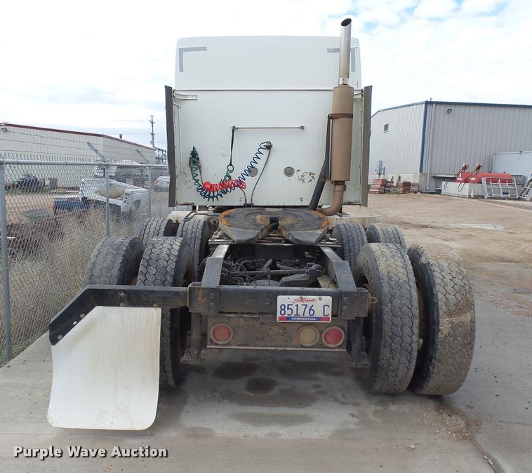 image for item DH9619 1999 International 9200 semi truck