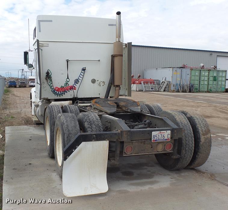 image for item DH9619 1999 International 9200 semi truck