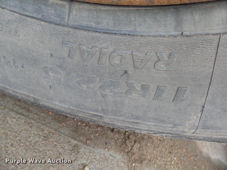 image for item DH9619 1999 International 9200 semi truck