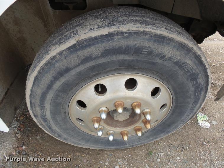 image for item DH9619 1999 International 9200 semi truck