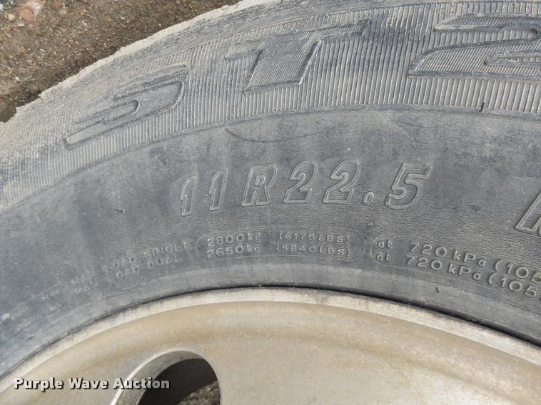 image for item DH9619 1999 International 9200 semi truck