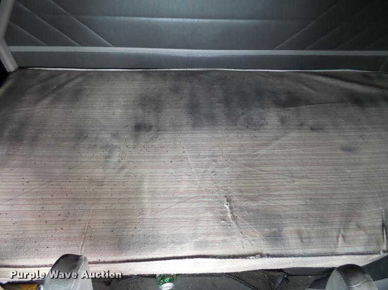 image for item DH9619 1999 International 9200 semi truck