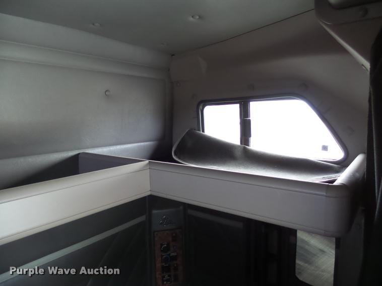 image for item DH9619 1999 International 9200 semi truck