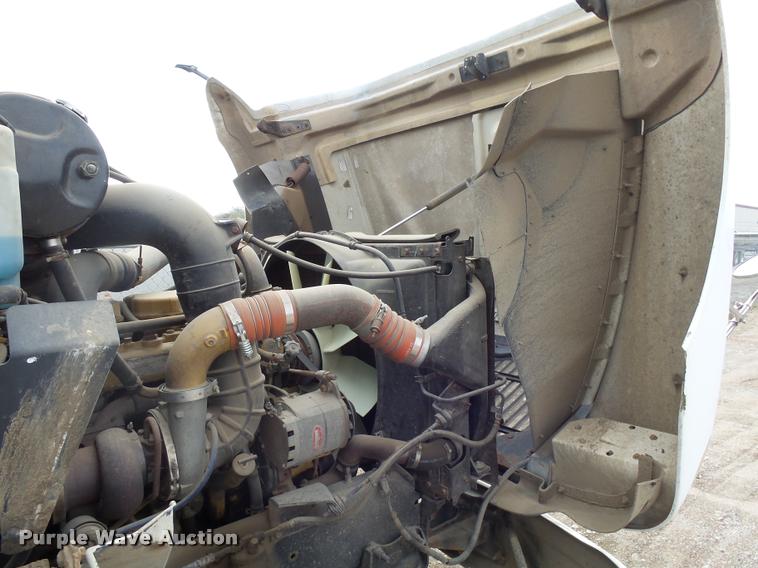 image for item DH9619 1999 International 9200 semi truck