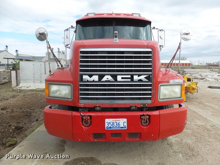 image for item DH9634 1993 Mack CH613 semi truck