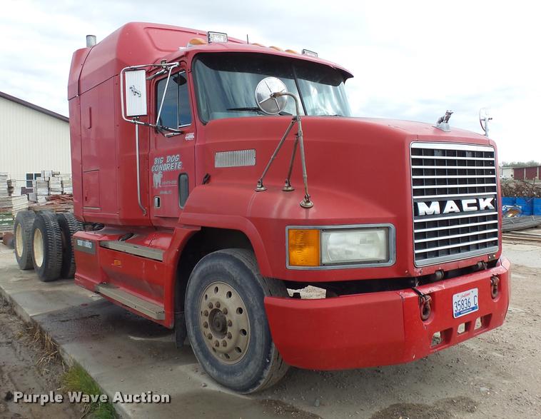 image for item DH9634 1993 Mack CH613 semi truck
