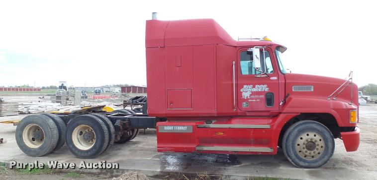 image for item DH9634 1993 Mack CH613 semi truck