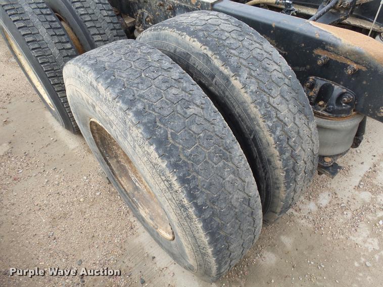 image for item DH9634 1993 Mack CH613 semi truck