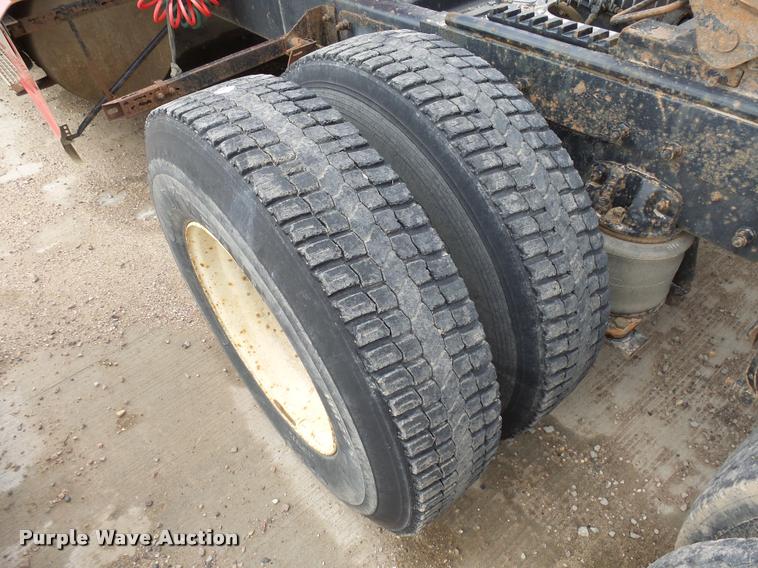 image for item DH9634 1993 Mack CH613 semi truck